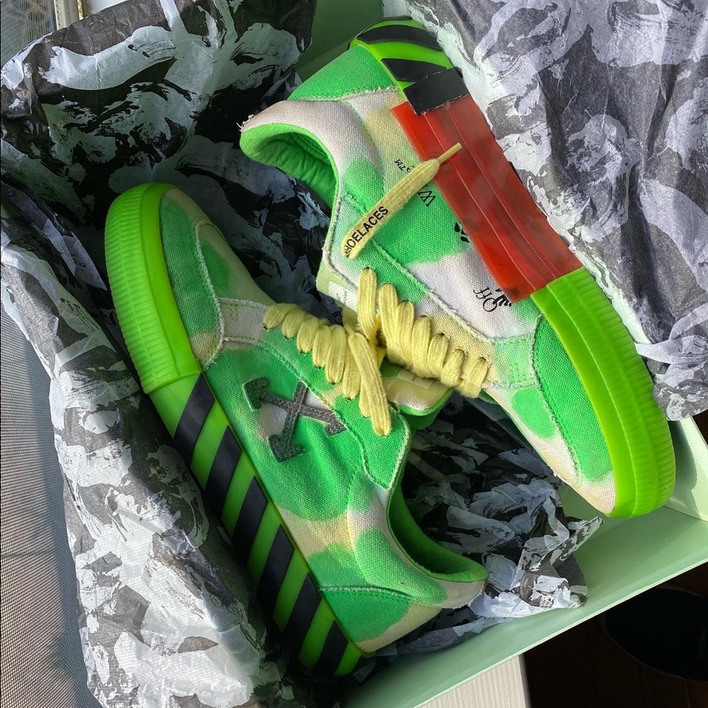 Off White Vulc Low ‘Tie-Dye Green/Yellow’ Sneaker